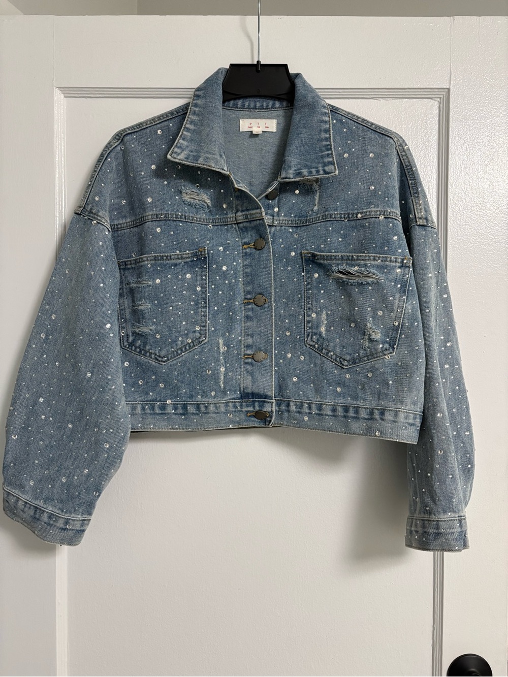 Cropped boyfriend distressed denim jacket scattered rhinestones Size Medium
